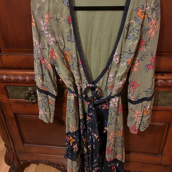 Beautiful Dress “Love Sam” Medium Petite - Picture 2 of 3